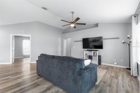 House in Palm Coast, Florida 4 bedrooms, 167.6 sq.m. № 2110381 - photo 18