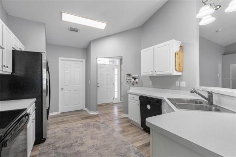 House in Palm Coast, Florida 4 bedrooms, 167.6 sq.m. № 2110381 - photo 5
