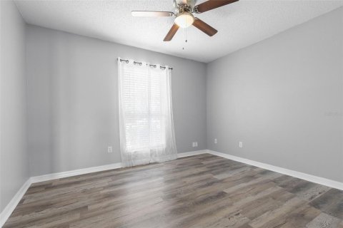 House in Palm Coast, Florida 4 bedrooms, 167.6 sq.m. № 2110381 - photo 12