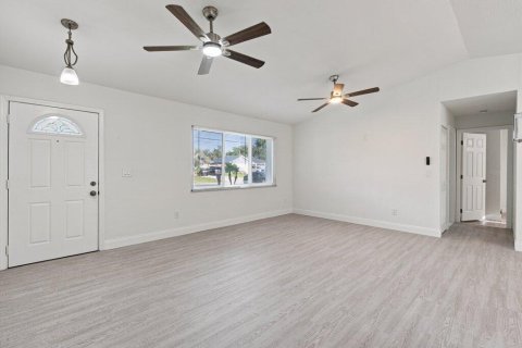 Casa en venta en Port St. Lucie, Florida, 3 dormitorios, 145.3 m2 № 2309625 - foto 9