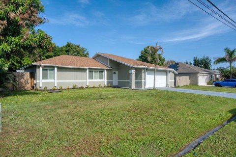 Casa en venta en Port St. Lucie, Florida, 3 dormitorios, 145.3 m2 № 2309625 - foto 2