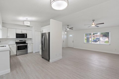 Casa en venta en Port St. Lucie, Florida, 3 dormitorios, 145.3 m2 № 2309625 - foto 8