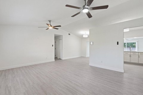 Casa en venta en Port St. Lucie, Florida, 3 dormitorios, 145.3 m2 № 2309625 - foto 10