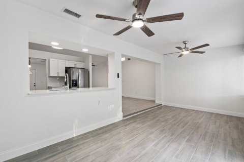 Casa en venta en Port St. Lucie, Florida, 3 dormitorios, 145.3 m2 № 2309625 - foto 13