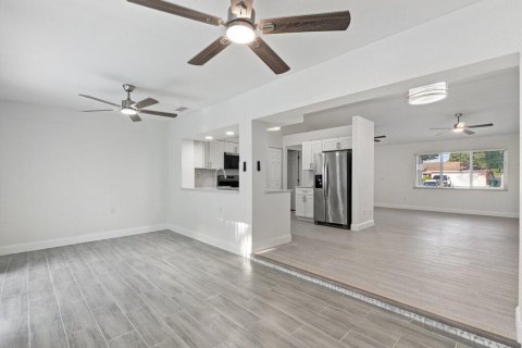 Casa en venta en Port St. Lucie, Florida, 3 dormitorios, 145.3 m2 № 2309625 - foto 12