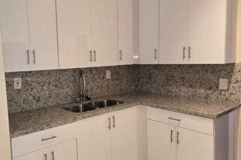 Villa ou maison à louer à Hollywood, Floride: 2 chambres, 84.91 m2 № 2169138 - photo 11