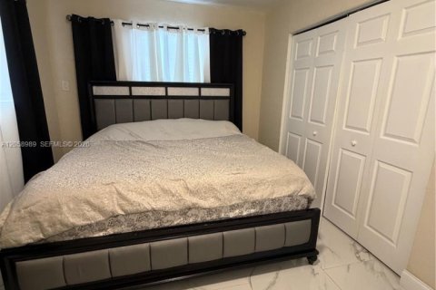 Villa ou maison à louer à Hollywood, Floride: 2 chambres, 84.91 m2 № 2169138 - photo 18