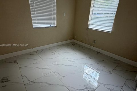 Villa ou maison à louer à Hollywood, Floride: 2 chambres, 84.91 m2 № 2169138 - photo 15