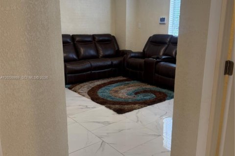 Villa ou maison à louer à Hollywood, Floride: 2 chambres, 84.91 m2 № 2169138 - photo 4