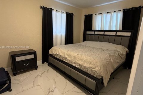Villa ou maison à louer à Hollywood, Floride: 2 chambres, 84.91 m2 № 2169138 - photo 17