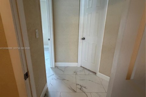 Villa ou maison à louer à Hollywood, Floride: 2 chambres, 84.91 m2 № 2169138 - photo 19