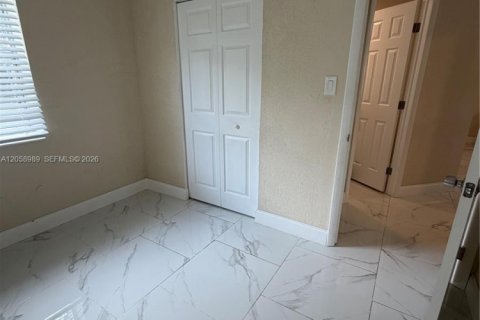 Villa ou maison à louer à Hollywood, Floride: 2 chambres, 84.91 m2 № 2169138 - photo 16