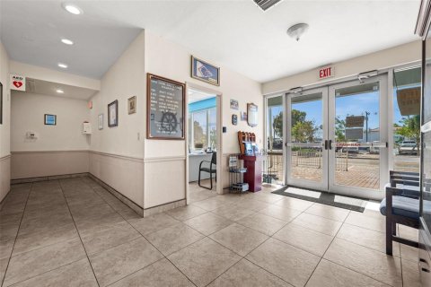 Immobilier commercial à vendre à Cape Coral, Floride № 2155911 - photo 13