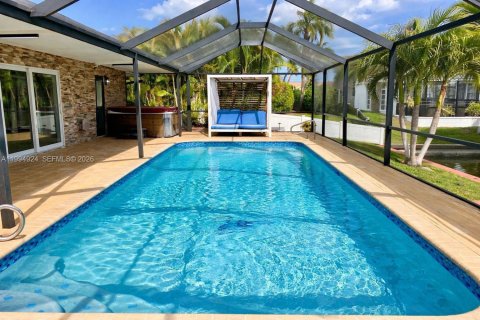 House in Cape Coral, Florida 4 bedrooms № 2059659 - photo 26