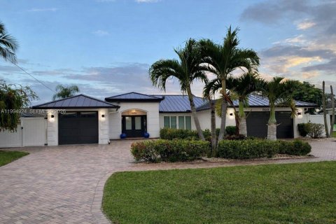 House in Cape Coral, Florida 4 bedrooms № 2059659 - photo 27