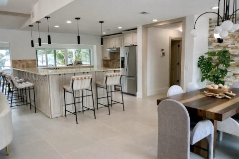 House in Cape Coral, Florida 4 bedrooms № 2059659 - photo 9