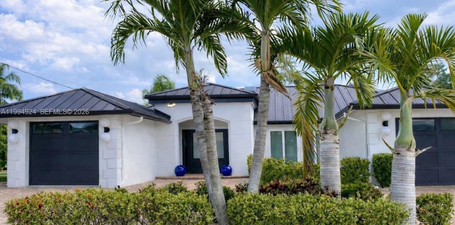 House in Cape Coral, Florida 4 bedrooms № 2059659