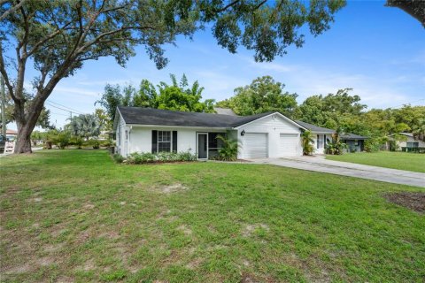 Propiedad comercial en venta en Mount Dora, Florida, 4 dormitorios, 145.86 m2 № 2215719 - foto 2