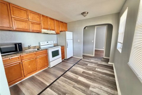Appartement à louer à Saint Petersburg, Floride: 3 chambres, 83.61 m2 № 2430953 - photo 2