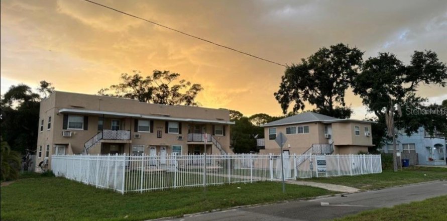 Appartement à Saint Petersburg, Floride 3 chambres, 83.61 m2 № 2430953