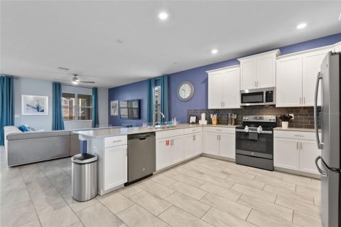 Casa en venta en Davenport, Florida, 8 dormitorios, 363.15 m2 № 2206716 - foto 7