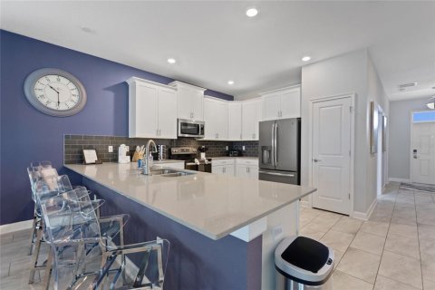 Casa en venta en Davenport, Florida, 8 dormitorios, 363.15 m2 № 2206716 - foto 8