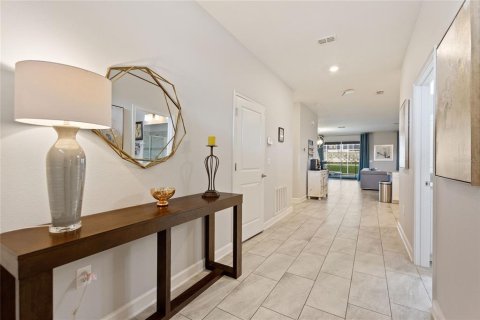 Casa en venta en Davenport, Florida, 8 dormitorios, 363.15 m2 № 2206716 - foto 2