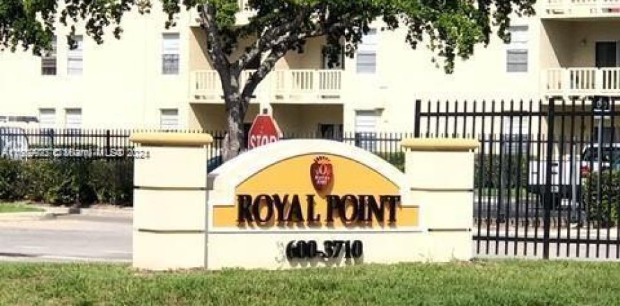Condo in Lauderdale Lakes, Florida, 2 bedrooms № 1710614