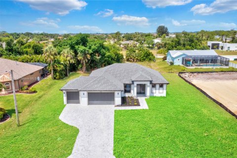 Casa en venta en Cape Coral, Florida, 4 dormitorios № 1705527 - foto 2