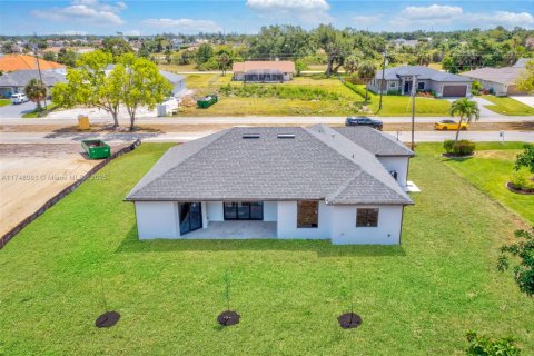 Casa en venta en Cape Coral, Florida, 4 dormitorios № 1705527 - foto 5