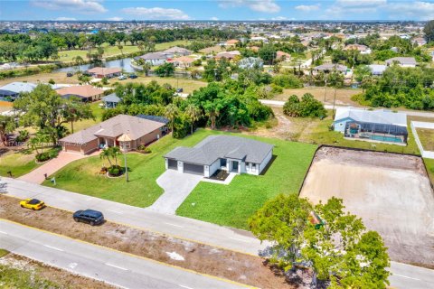 Casa en venta en Cape Coral, Florida, 4 dormitorios № 1705527 - foto 3