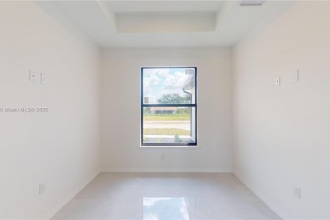 Casa en venta en Cape Coral, Florida, 4 dormitorios № 1705527 - foto 14