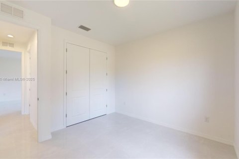 Casa en venta en Cape Coral, Florida, 4 dormitorios № 1705527 - foto 10