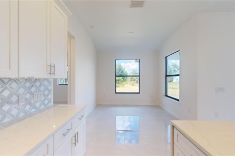Casa en venta en Cape Coral, Florida, 4 dormitorios № 1705527 - foto 8