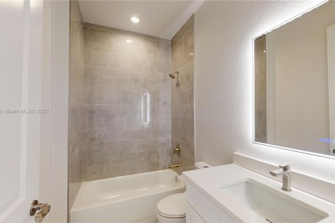 Casa en venta en Cape Coral, Florida, 4 dormitorios № 1705527 - foto 11