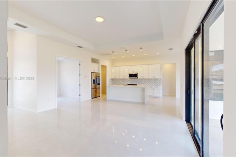 Casa en venta en Cape Coral, Florida, 4 dormitorios № 1705527 - foto 16