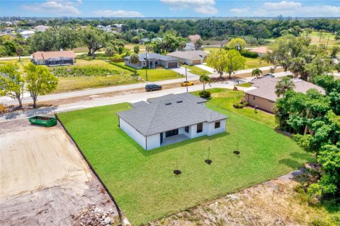 Casa en venta en Cape Coral, Florida, 4 dormitorios № 1705527 - foto 4