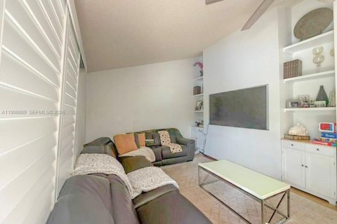 House in Boynton Beach, Florida 3 bedrooms, 215.25 sq.m. № 2060892 - photo 6