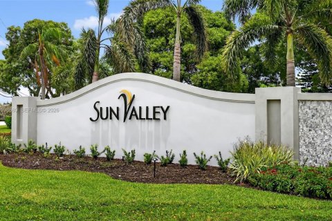 House in Boynton Beach, Florida 3 bedrooms, 215.25 sq.m. № 2060892 - photo 19