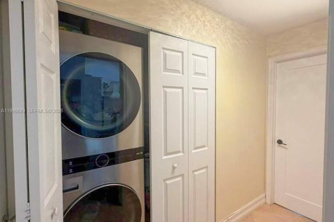 House in Boynton Beach, Florida 3 bedrooms, 215.25 sq.m. № 2060892 - photo 12