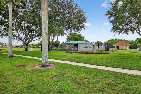 House in Boynton Beach, Florida 3 bedrooms, 215.25 sq.m. № 2060892 - photo 22