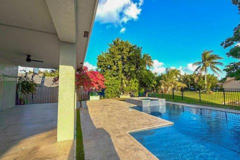 House in Boynton Beach, Florida 3 bedrooms, 215.25 sq.m. № 2060892 - photo 15