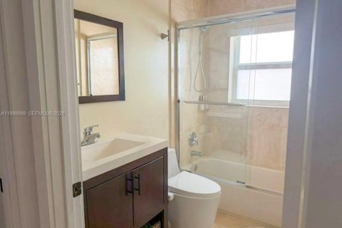 House in Boynton Beach, Florida 3 bedrooms, 215.25 sq.m. № 2060892 - photo 8