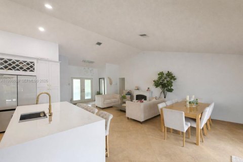 House in Boynton Beach, Florida 3 bedrooms, 215.25 sq.m. № 2060892 - photo 5