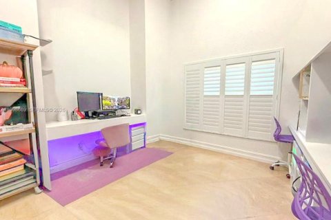 House in Boynton Beach, Florida 3 bedrooms, 215.25 sq.m. № 2060892 - photo 7