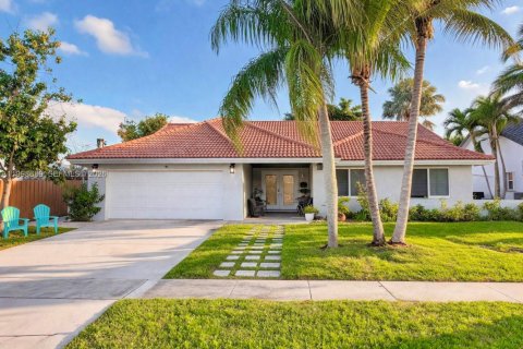 House in Boynton Beach, Florida 3 bedrooms, 215.25 sq.m. № 2060892