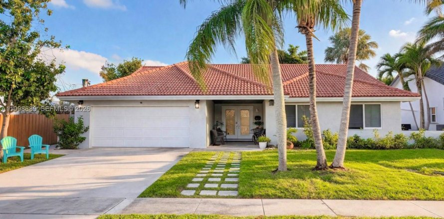 House in Boynton Beach, Florida 3 bedrooms, 215.25 sq.m. № 2060892