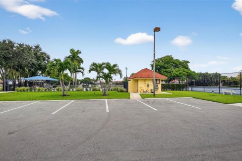 House in Boynton Beach, Florida 3 bedrooms, 215.25 sq.m. № 2060892 - photo 24