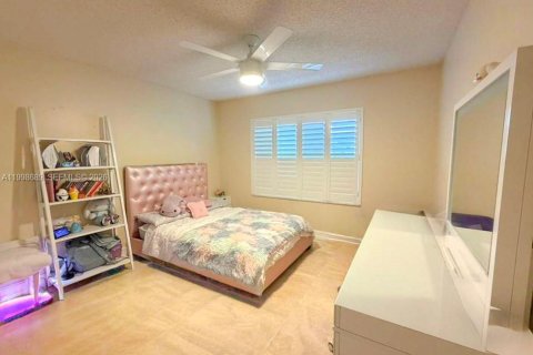 House in Boynton Beach, Florida 3 bedrooms, 215.25 sq.m. № 2060892 - photo 9