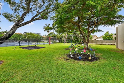 House in Boynton Beach, Florida 3 bedrooms, 215.25 sq.m. № 2060892 - photo 27